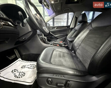 Чорний Фольксваген Пассат, об'ємом двигуна 2 л та пробігом 300 тис. км за 12999 $, фото 20 на Automoto.ua