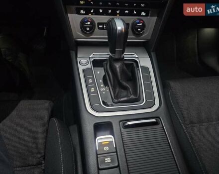 Черный Фольксваген Пассат, объемом двигателя 1.8 л и пробегом 175 тыс. км за 15800 $, фото 18 на Automoto.ua