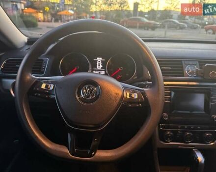 Черный Фольксваген Пассат, объемом двигателя 1.8 л и пробегом 225 тыс. км за 11990 $, фото 19 на Automoto.ua