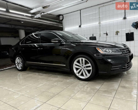 Черный Фольксваген Пассат, объемом двигателя 1.8 л и пробегом 149 тыс. км за 14500 $, фото 1 на Automoto.ua