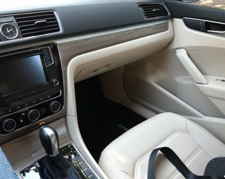 Чорний Фольксваген Пассат, об'ємом двигуна 1.8 л та пробігом 131 тис. км за 15000 $, фото 4 на Automoto.ua