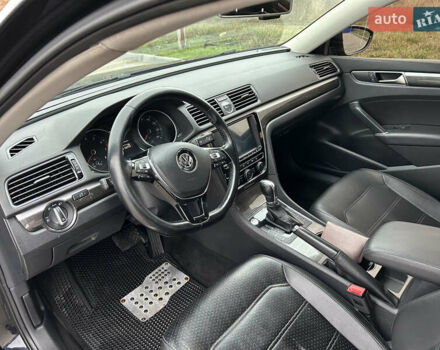 Черный Фольксваген Пассат, объемом двигателя 1.8 л и пробегом 179 тыс. км за 12700 $, фото 2 на Automoto.ua