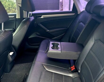 Черный Фольксваген Пассат, объемом двигателя 1.8 л и пробегом 225 тыс. км за 12000 $, фото 11 на Automoto.ua