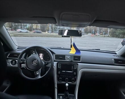 Черный Фольксваген Пассат, объемом двигателя 1.8 л и пробегом 175 тыс. км за 12200 $, фото 5 на Automoto.ua