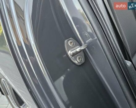 Чорний Фольксваген Пассат, об'ємом двигуна 1.6 л та пробігом 237 тис. км за 12777 $, фото 87 на Automoto.ua