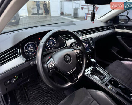 Черный Фольксваген Пассат, объемом двигателя 1.97 л и пробегом 287 тыс. км за 19500 $, фото 9 на Automoto.ua