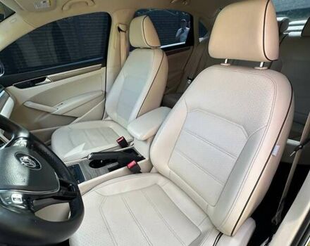 Черный Фольксваген Пассат, объемом двигателя 1.8 л и пробегом 65 тыс. км за 16500 $, фото 12 на Automoto.ua