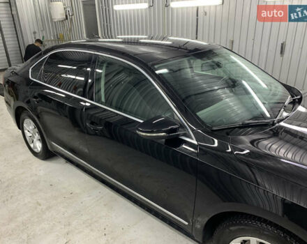 Черный Фольксваген Пассат, объемом двигателя 1.8 л и пробегом 195 тыс. км за 11000 $, фото 4 на Automoto.ua