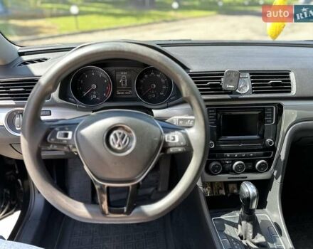 Черный Фольксваген Пассат, объемом двигателя 1.8 л и пробегом 206 тыс. км за 9999 $, фото 13 на Automoto.ua