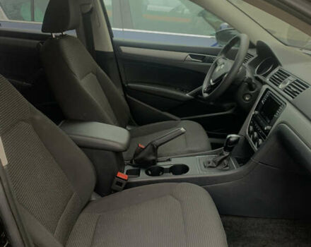 Черный Фольксваген Пассат, объемом двигателя 1.8 л и пробегом 195 тыс. км за 11000 $, фото 13 на Automoto.ua