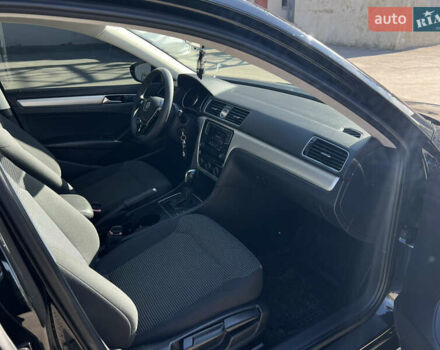 Черный Фольксваген Пассат, объемом двигателя 1.8 л и пробегом 125 тыс. км за 13200 $, фото 17 на Automoto.ua