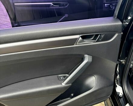 Черный Фольксваген Пассат, объемом двигателя 1.8 л и пробегом 225 тыс. км за 12000 $, фото 9 на Automoto.ua