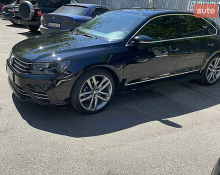 Черный Фольксваген Пассат, объемом двигателя 1.8 л и пробегом 142 тыс. км за 14600 $, фото 4 на Automoto.ua