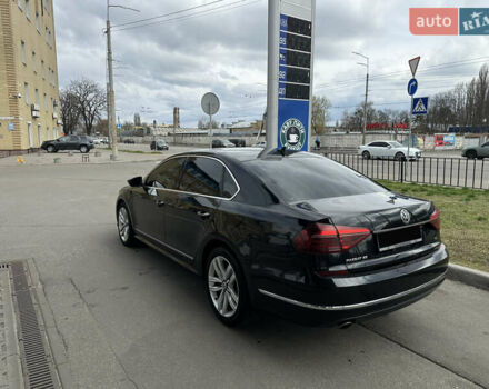 Черный Фольксваген Пассат, объемом двигателя 1.8 л и пробегом 166 тыс. км за 14000 $, фото 2 на Automoto.ua