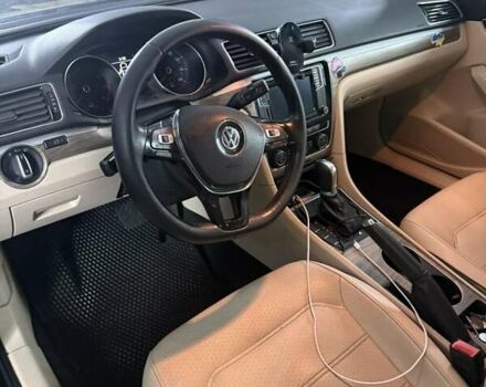 Черный Фольксваген Пассат, объемом двигателя 1.8 л и пробегом 155 тыс. км за 9800 $, фото 6 на Automoto.ua