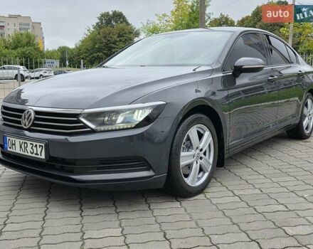 Чорний Фольксваген Пассат, об'ємом двигуна 1.6 л та пробігом 237 тис. км за 12777 $, фото 8 на Automoto.ua