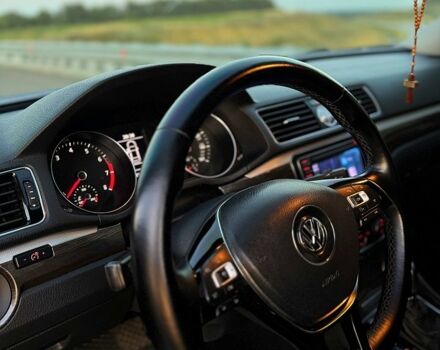 Черный Фольксваген Пассат, объемом двигателя 1.8 л и пробегом 186 тыс. км за 12000 $, фото 2 на Automoto.ua