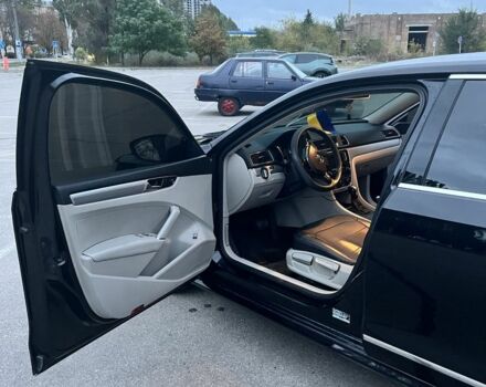 Черный Фольксваген Пассат, объемом двигателя 1.8 л и пробегом 175 тыс. км за 12200 $, фото 6 на Automoto.ua