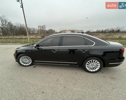 Черный Фольксваген Пассат, объемом двигателя 1.8 л и пробегом 179 тыс. км за 12700 $, фото 7 на Automoto.ua