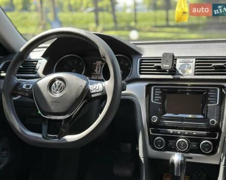 Черный Фольксваген Пассат, объемом двигателя 1.8 л и пробегом 206 тыс. км за 9999 $, фото 10 на Automoto.ua