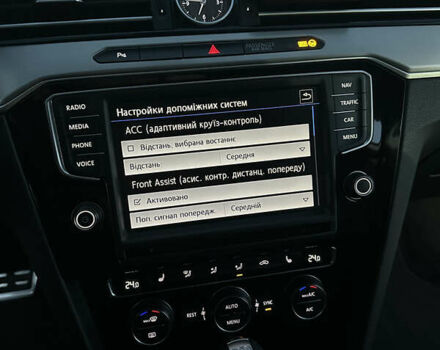 Черный Фольксваген Пассат, объемом двигателя 1.97 л и пробегом 240 тыс. км за 18800 $, фото 18 на Automoto.ua