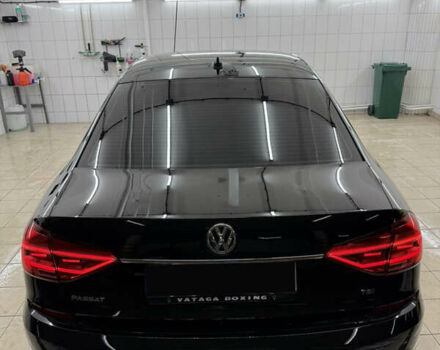 Черный Фольксваген Пассат, объемом двигателя 1.8 л и пробегом 149 тыс. км за 14500 $, фото 12 на Automoto.ua