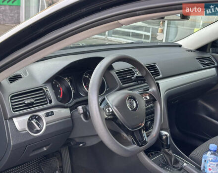 Чорний Фольксваген Пассат, об'ємом двигуна 1.8 л та пробігом 145 тис. км за 12000 $, фото 11 на Automoto.ua