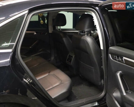 Черный Фольксваген Пассат, объемом двигателя 1.8 л и пробегом 140 тыс. км за 15799 $, фото 14 на Automoto.ua