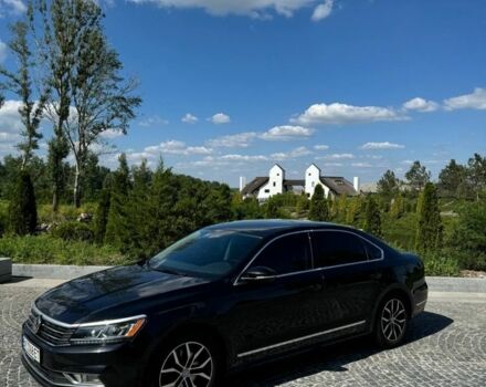 Черный Фольксваген Пассат, объемом двигателя 1.8 л и пробегом 123 тыс. км за 15500 $, фото 1 на Automoto.ua