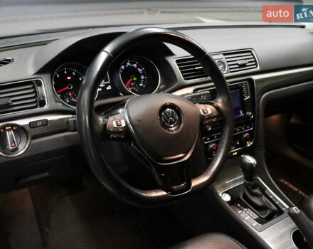 Черный Фольксваген Пассат, объемом двигателя 1.8 л и пробегом 140 тыс. км за 15799 $, фото 18 на Automoto.ua