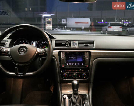 Черный Фольксваген Пассат, объемом двигателя 1.8 л и пробегом 140 тыс. км за 15799 $, фото 19 на Automoto.ua