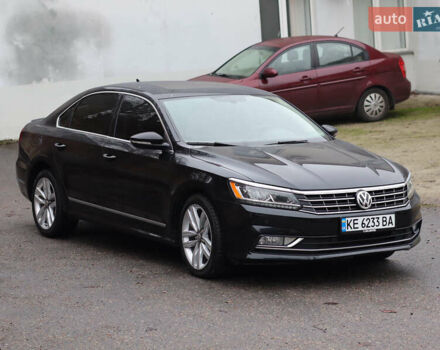 Черный Фольксваген Пассат, объемом двигателя 1.8 л и пробегом 140 тыс. км за 15799 $, фото 3 на Automoto.ua