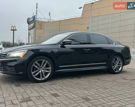 Черный Фольксваген Пассат, объемом двигателя 1.8 л и пробегом 127 тыс. км за 14000 $, фото 5 на Automoto.ua