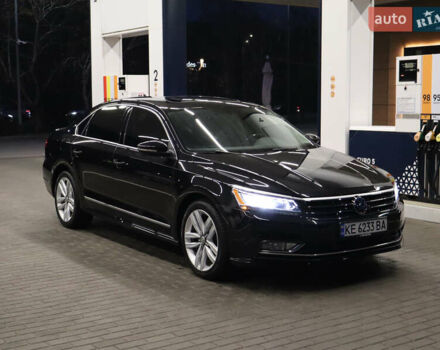 Черный Фольксваген Пассат, объемом двигателя 1.8 л и пробегом 140 тыс. км за 15799 $, фото 7 на Automoto.ua