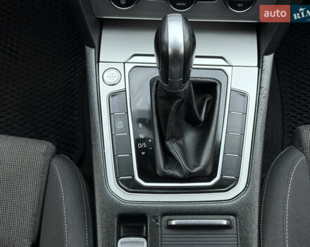 Черный Фольксваген Пассат, объемом двигателя 1.6 л и пробегом 313 тыс. км за 12500 $, фото 66 на Automoto.ua