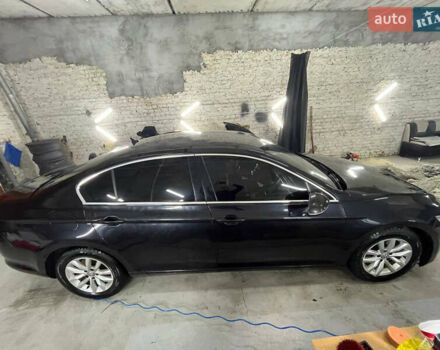 Черный Фольксваген Пассат, объемом двигателя 1.6 л и пробегом 255 тыс. км за 14500 $, фото 6 на Automoto.ua