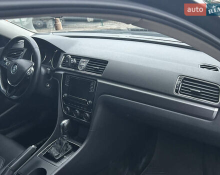 Черный Фольксваген Пассат, объемом двигателя 1.8 л и пробегом 127 тыс. км за 14000 $, фото 24 на Automoto.ua