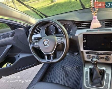 Чорний Фольксваген Пассат, об'ємом двигуна 1.6 л та пробігом 309 тис. км за 12600 $, фото 7 на Automoto.ua