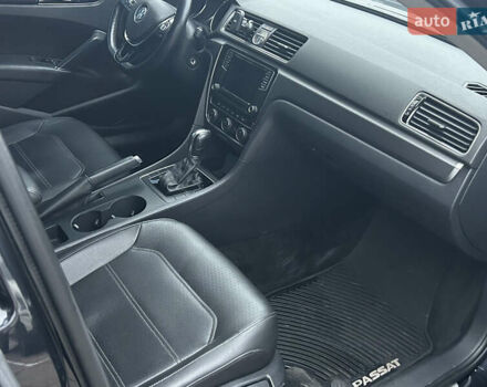 Черный Фольксваген Пассат, объемом двигателя 1.8 л и пробегом 127 тыс. км за 14000 $, фото 25 на Automoto.ua