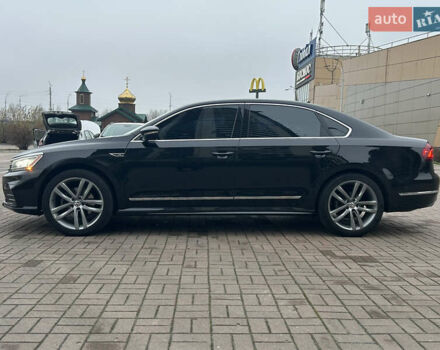 Черный Фольксваген Пассат, объемом двигателя 1.8 л и пробегом 127 тыс. км за 14000 $, фото 8 на Automoto.ua