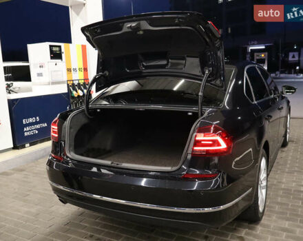 Черный Фольксваген Пассат, объемом двигателя 1.8 л и пробегом 140 тыс. км за 15799 $, фото 13 на Automoto.ua