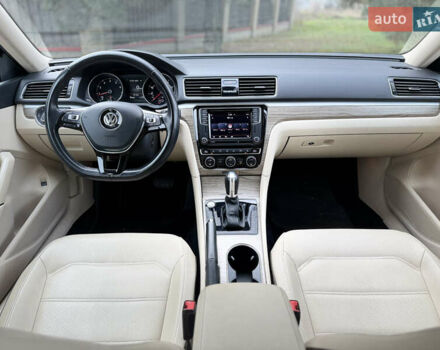 Чорний Фольксваген Пассат, об'ємом двигуна 2 л та пробігом 55 тис. км за 16200 $, фото 15 на Automoto.ua