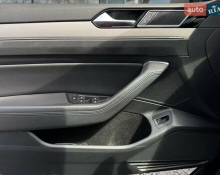 Черный Фольксваген Пассат, объемом двигателя 1.97 л и пробегом 255 тыс. км за 17999 $, фото 14 на Automoto.ua