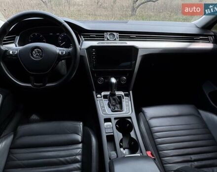 Черный Фольксваген Пассат, объемом двигателя 1.97 л и пробегом 255 тыс. км за 17999 $, фото 9 на Automoto.ua