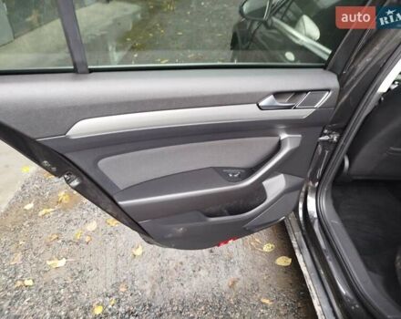 Черный Фольксваген Пассат, объемом двигателя 1.97 л и пробегом 190 тыс. км за 9800 $, фото 3 на Automoto.ua