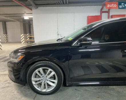 Чорний Фольксваген Пассат, об'ємом двигуна 2 л та пробігом 189 тис. км за 18700 $, фото 5 на Automoto.ua