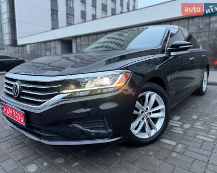 Чорний Фольксваген Пассат, об'ємом двигуна 2 л та пробігом 272 тис. км за 13999 $, фото 3 на Automoto.ua