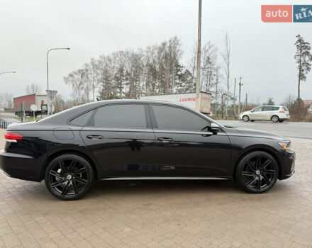 Чорний Фольксваген Пассат, об'ємом двигуна 2 л та пробігом 153 тис. км за 15899 $, фото 7 на Automoto.ua