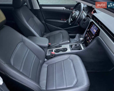 Чорний Фольксваген Пассат, об'ємом двигуна 2 л та пробігом 272 тис. км за 13999 $, фото 21 на Automoto.ua