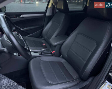 Чорний Фольксваген Пассат, об'ємом двигуна 2 л та пробігом 272 тис. км за 13999 $, фото 14 на Automoto.ua